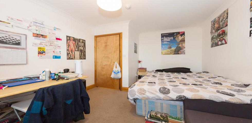 			NEW INSTRUCTION, 3 Bedroom, 1 bath, 1 reception Flat			 Kilburn Lane, QUEENS PARK